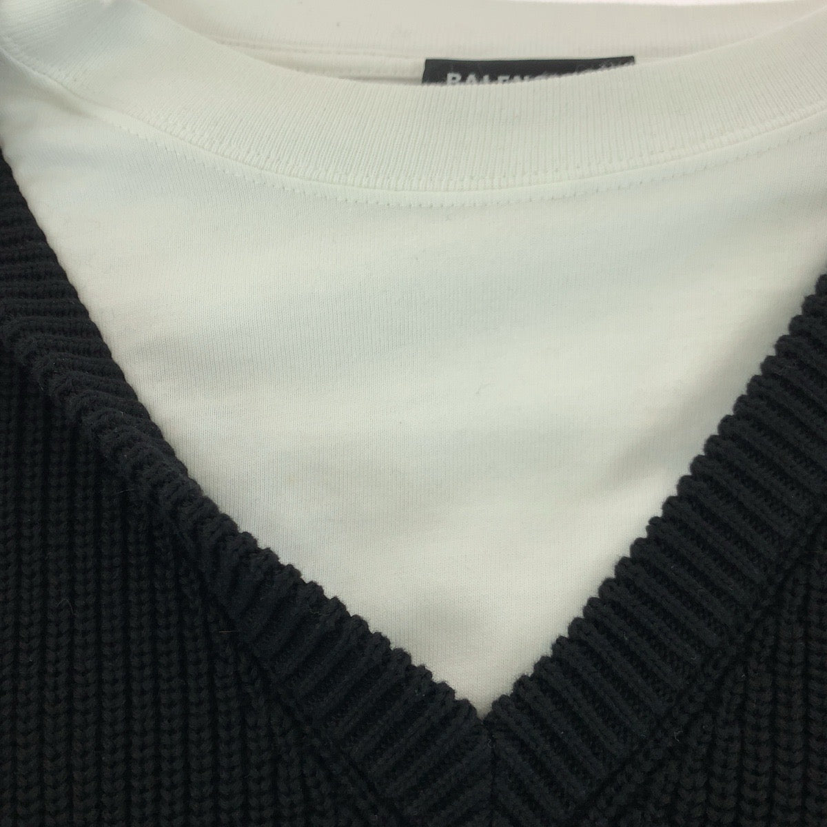 13198
BALENCIAGA バレンシアガ ロゴ サイズL ブラック 黒 ホワイト コットン 678555 T3218 レイヤードニット セーター ドッキングデザイン  メンズ