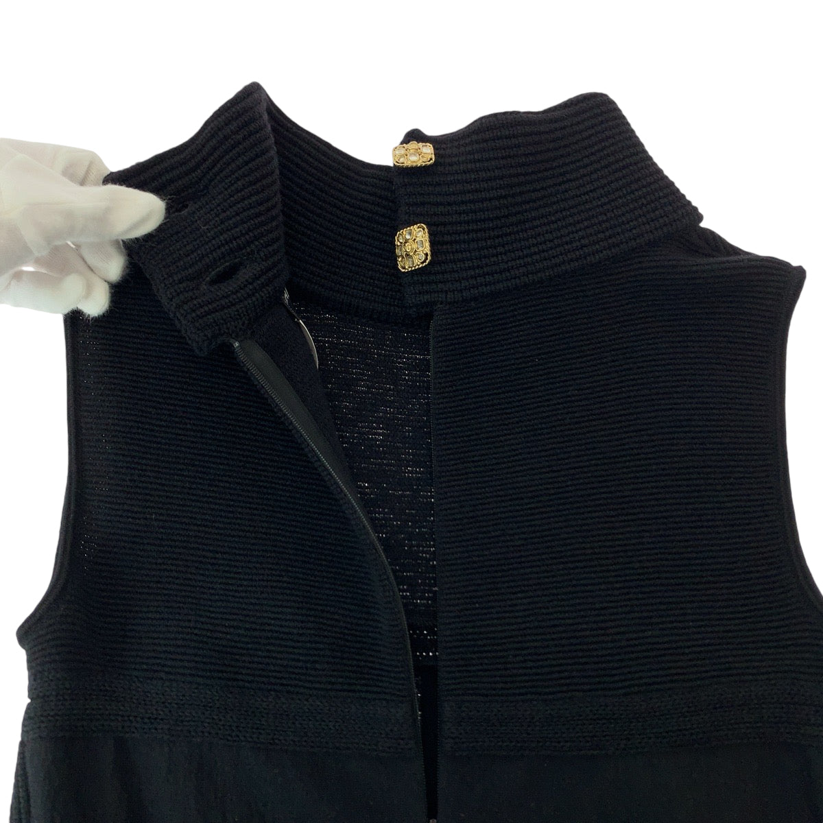 13204
CHANEL シャネル グリポアボタン サイズ34 ブラック ウール P41644K03099 ノースリーブ ニットワンピース レディース A63