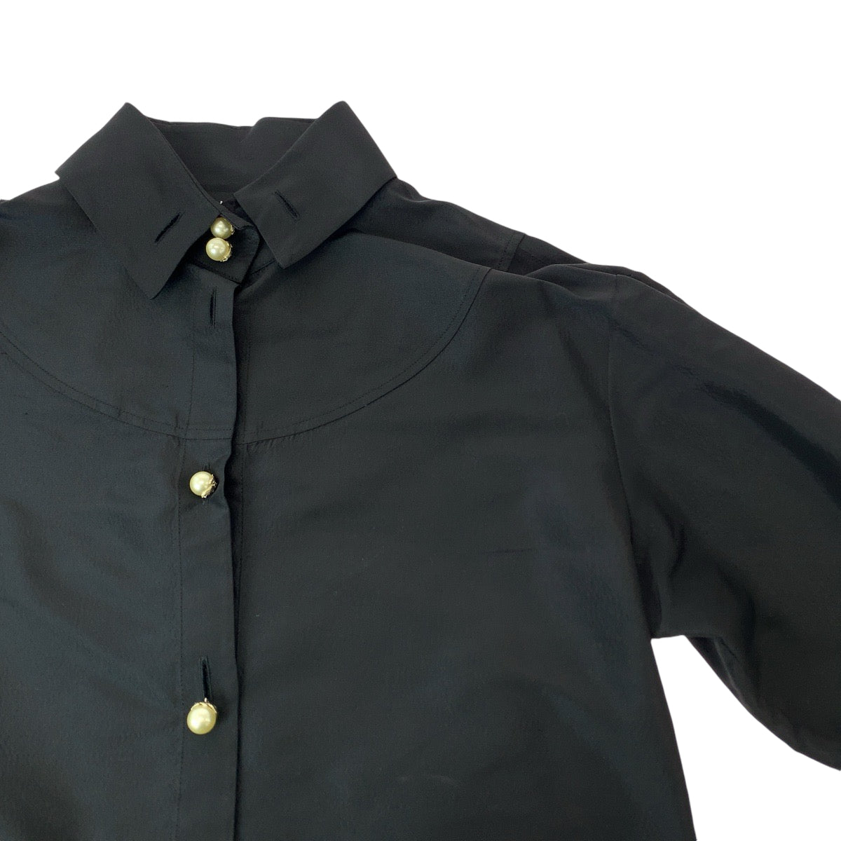 13209
CHANEL シャネル フェイクパール サイズ36 ブラック ゴールド金具 シルク P64478V24243 長袖シャツ ドレスシャツ シルクシャツ レディース ABP48