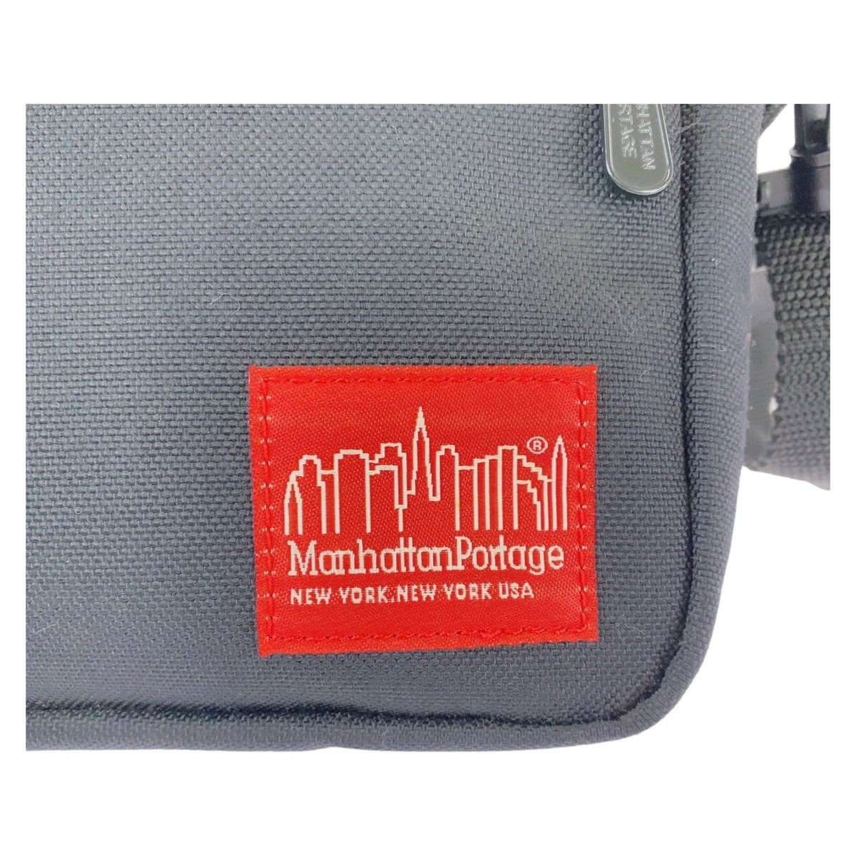 13235
Manhattan Portage マンハッタンポーテージ ブラック レッド キャンバス ショルダーバッグ メッセンジャーバッグ 男女兼用  メンズ