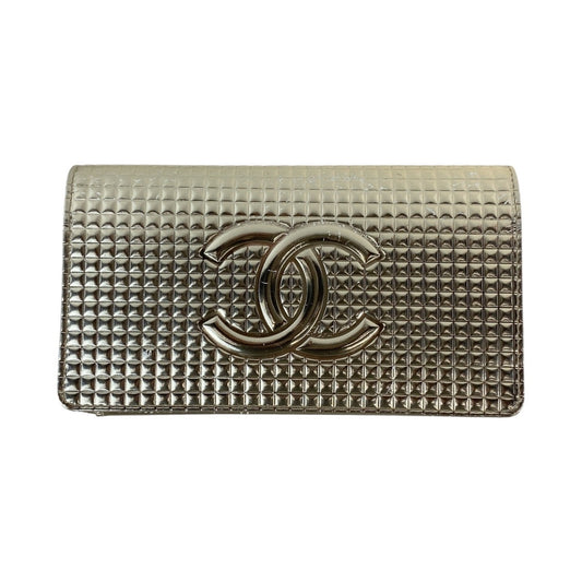 13241
CHANEL シャネル マイクロチョコバー ココマーク メタリック ゴールド ゴールド金具 レザー 長財布 ロングウォレット  レディース