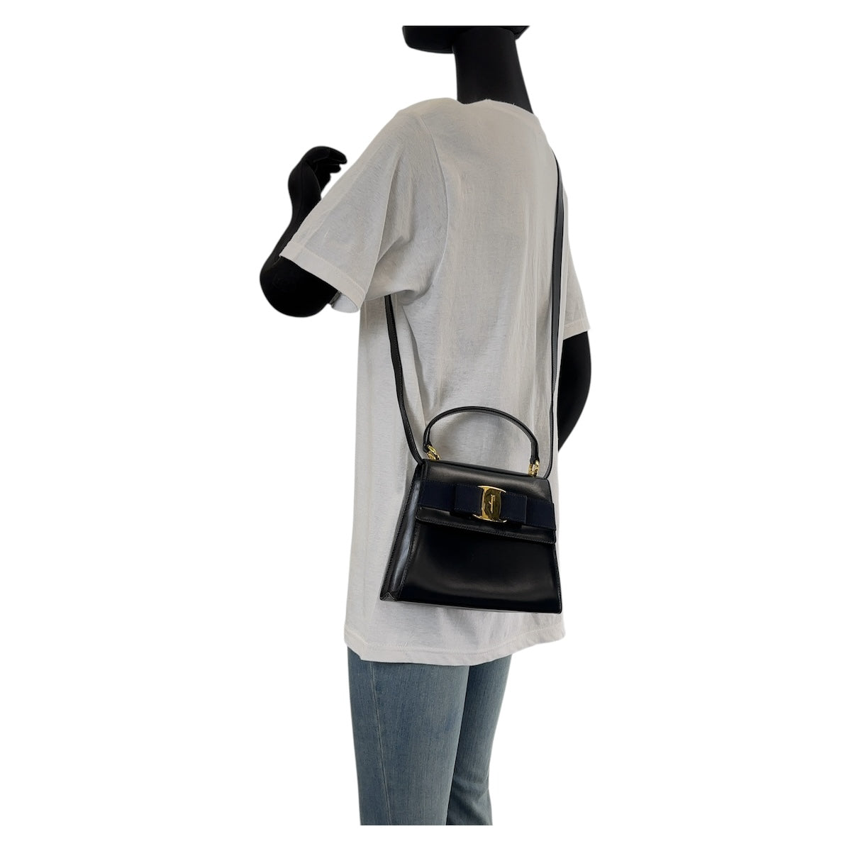 13250
Salvatore Ferragamo サルヴァトーレフェラガモ ヴィンテージ ヴァラリボン ネイビー ゴールド金具 レザー ハンドバッグ ショルダーバッグ 2way  レディース