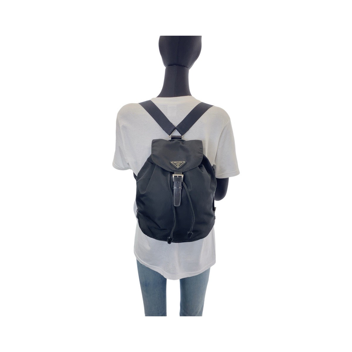 13254
PRADA プラダ テスート 三角ロゴプレート ブラック シルバー金具 ナイロン バックパック リュック  レディース