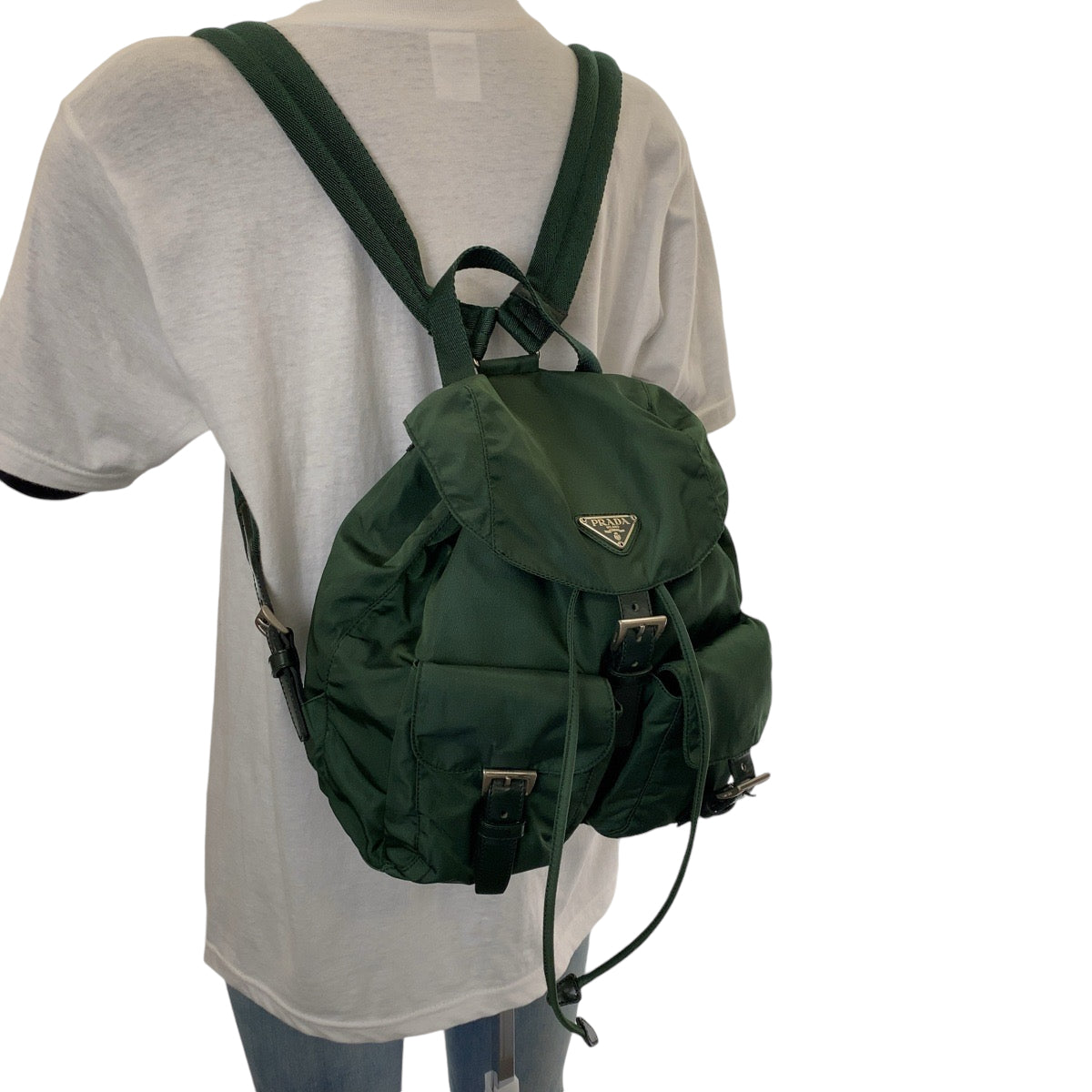 13270
PRADA プラダ テスート 三角ロゴプレート グリーン シルバー金具 ナイロン B6677 リュックサック バックパック  レディース
