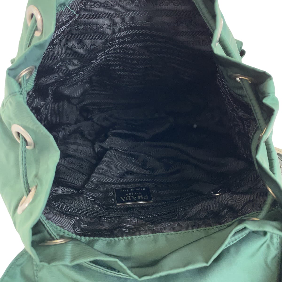 13270
PRADA プラダ テスート 三角ロゴプレート グリーン シルバー金具 ナイロン B6677 リュックサック バックパック  レディース