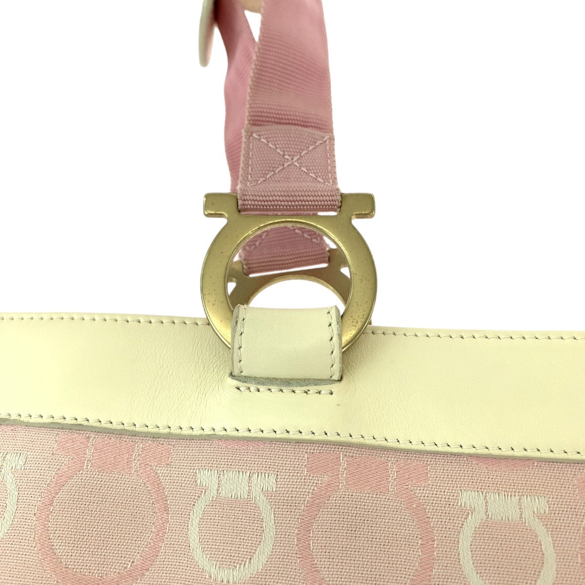 13290
Salvatore Ferragamo サルヴァトーレフェラガモ ガンチーニ ピンク ホワイト ゴールド金具 キャンバス / レザー トートバッグ ショルダーバッグ  レディース