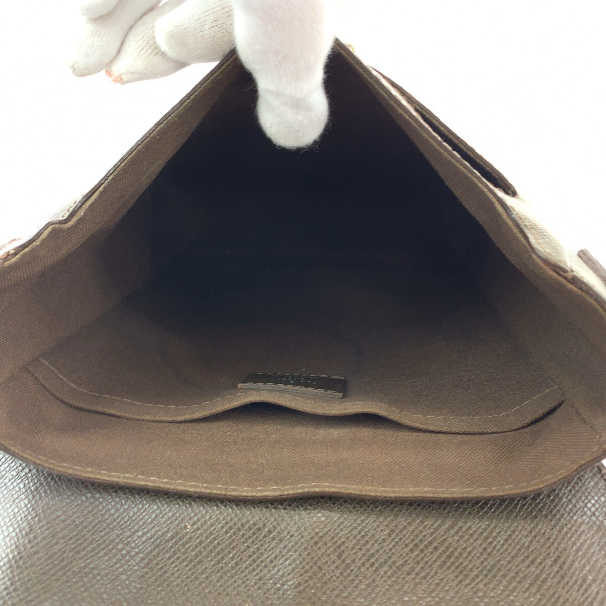12778
LOUIS VUITTON ルイヴィトン タイガ ルカ グリズリ ブラウン シルバー金具 PVC ショルダーバッグ 斜め掛け  メンズ