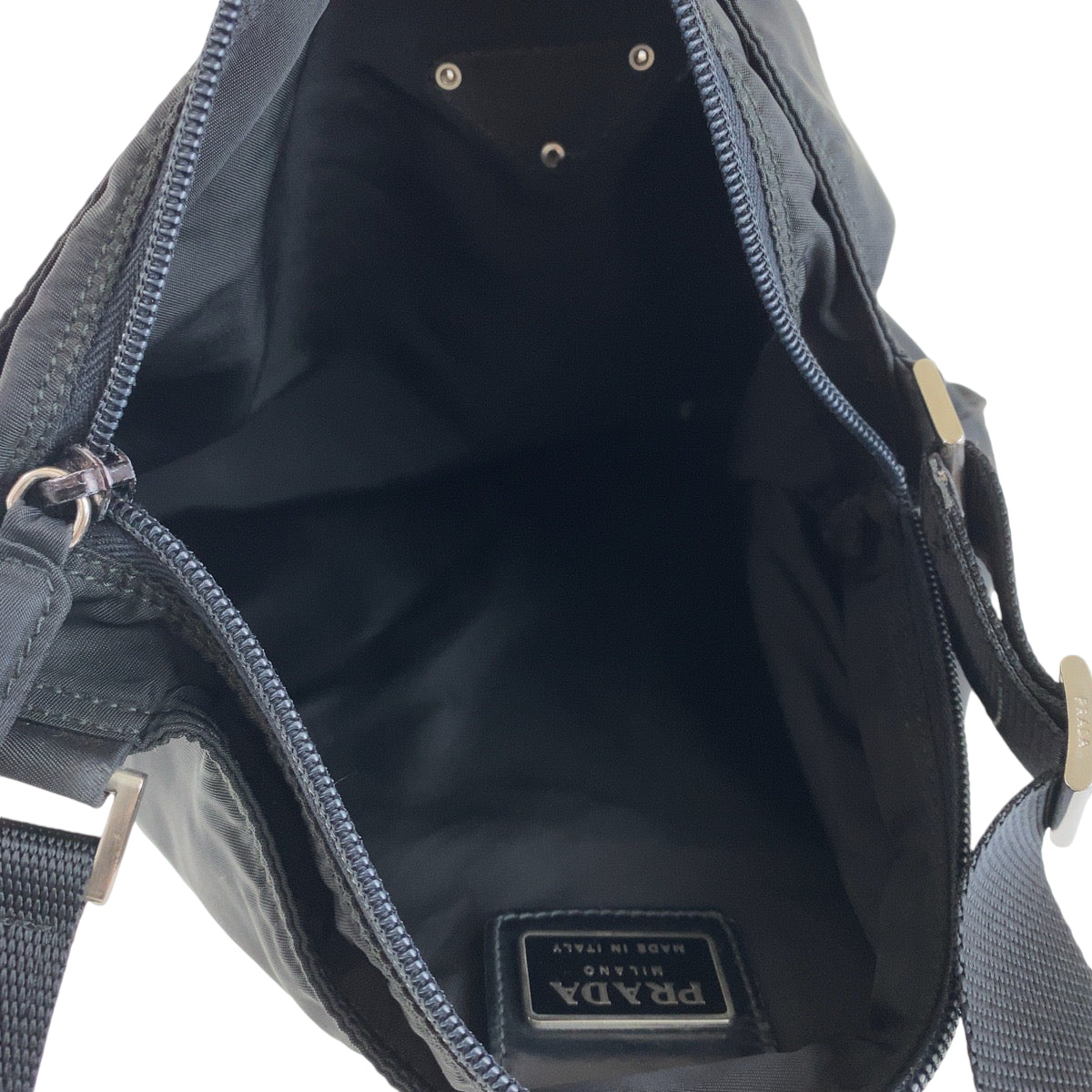12822
PRADA プラダ テスート 三角ロゴプレート ブラック 黒 シルバー金具 ナイロン ショルダーバッグ ポシェット  メンズ