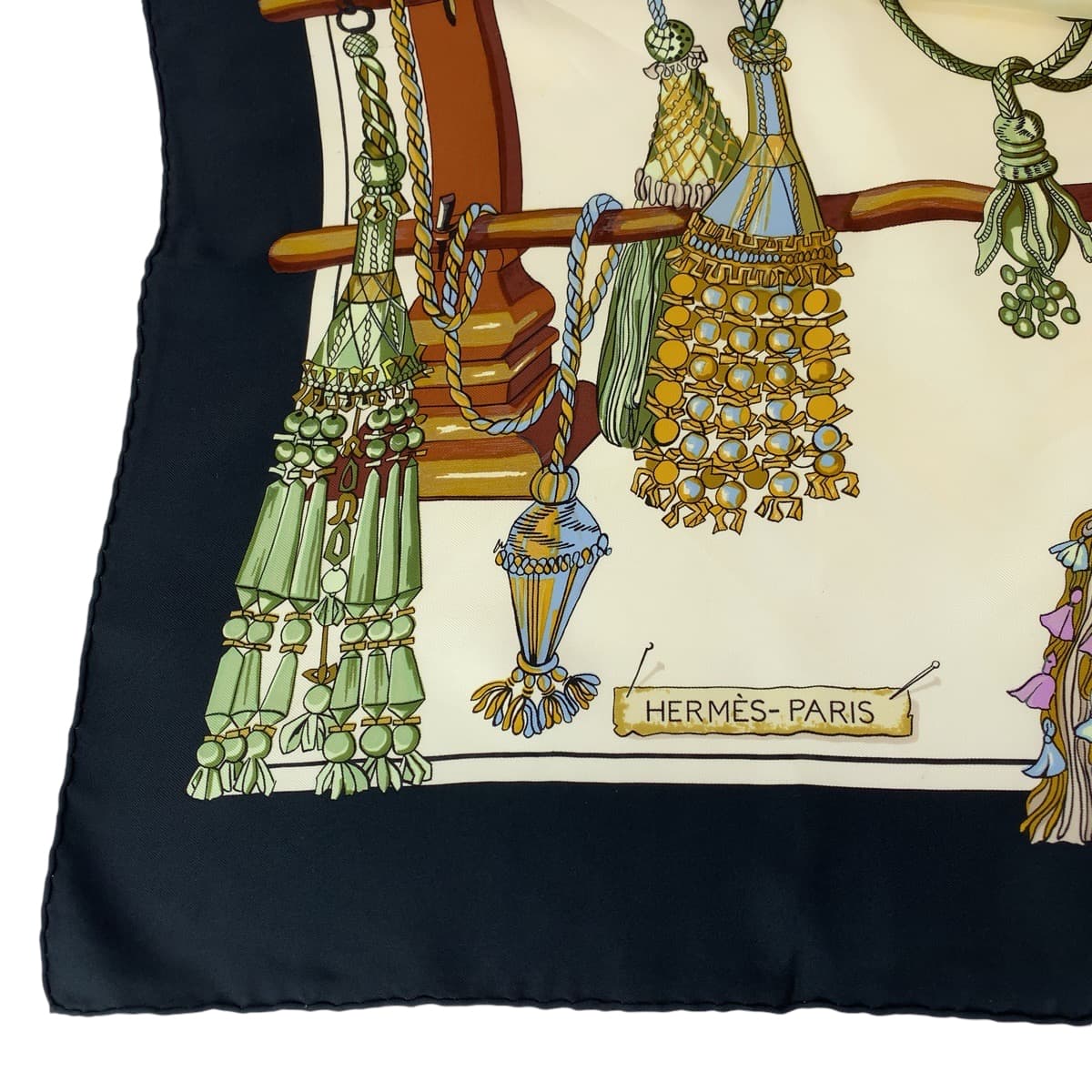 13330
HERMES エルメス カレ90 Pasementerie ブラック 黒 マルチカラー シルク スカーフ  レディース