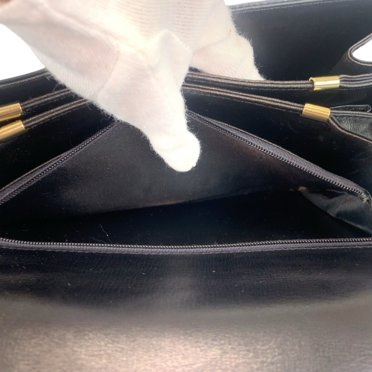 13354
CELINE セリーヌ ヴィンテージ ホースキャリッジ 馬車金具 ブラック 黒 ゴールド金具 レザー 斜め掛け ショルダーバッグ メッセンジャーバッグ  レディース