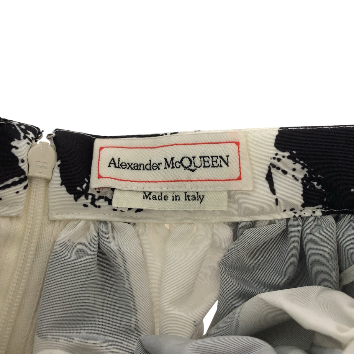 13362
Alexander McQueen アレキサンダーマックイーン 総柄 サイズ36 ブラック 黒 ホワイト ポリエステル ロングスカート  レディース