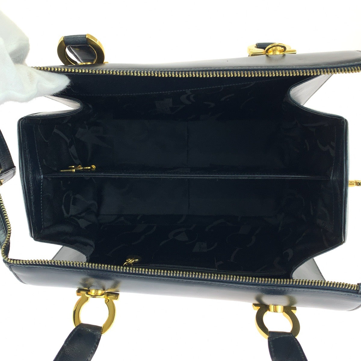 13367
Salvatore Ferragamo サルヴァトーレフェラガモ ヴィンテージ ガンチーニ ブラック 黒 ゴールド金具 レザー ショルダーバッグ ハンドバッグ 2way  レディース