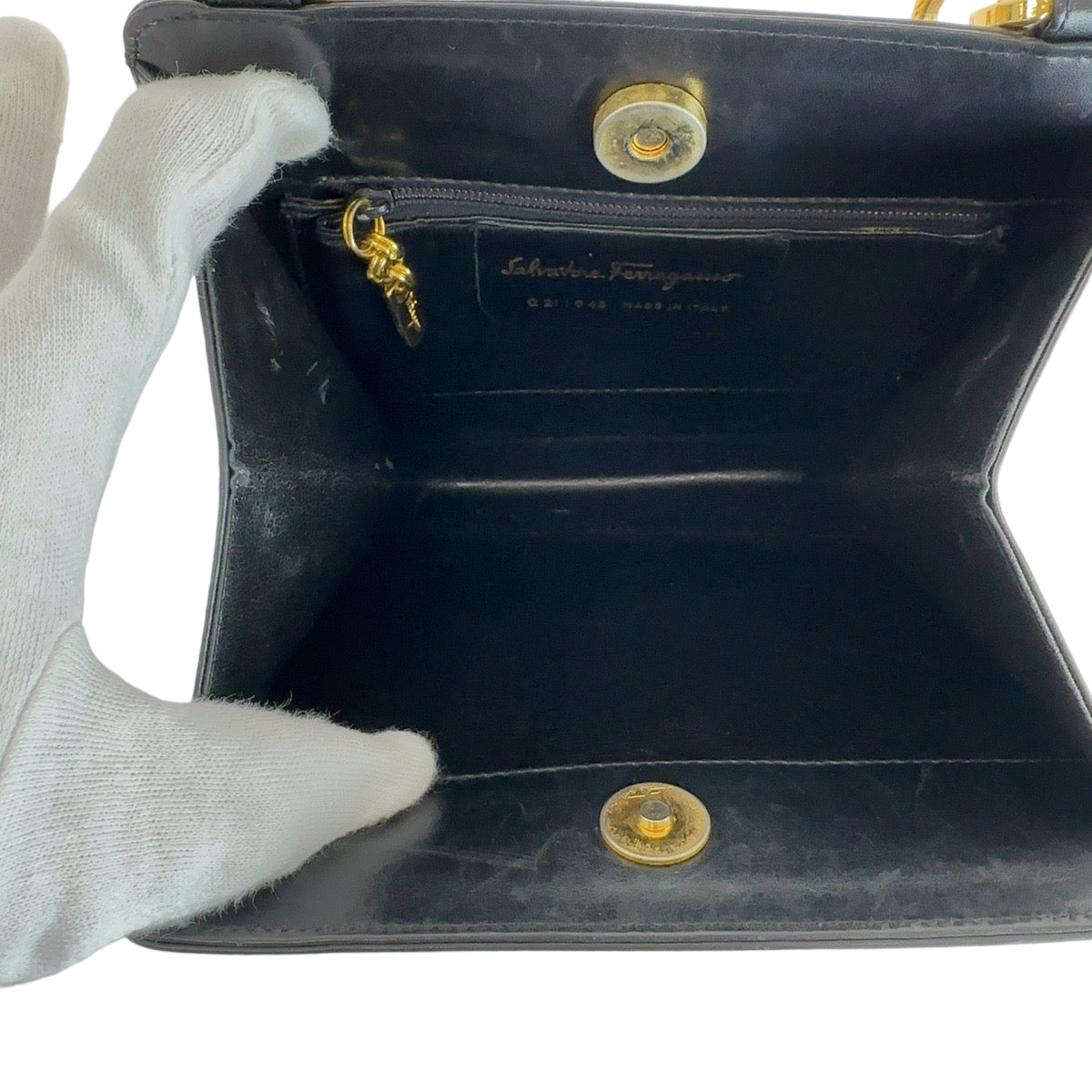 13368
Salvatore Ferragamo サルヴァトーレフェラガモ ヴィンテージ ガンチーニ ブラック 黒 ゴールド金具 レザー ハンドバッグ パーティバッグ バニティバッグ  レディース