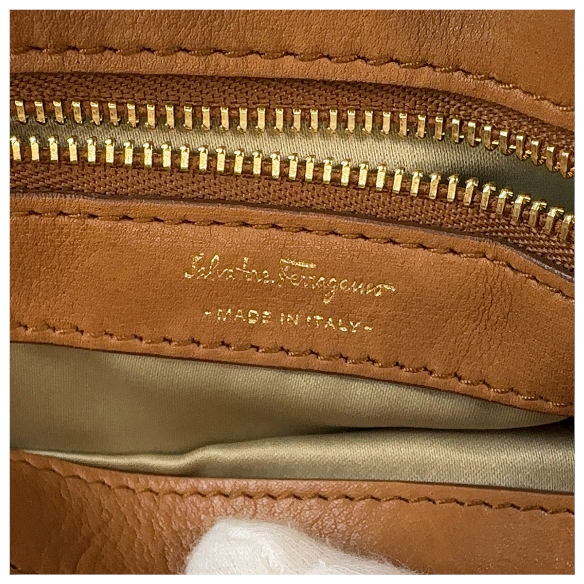 13371
Salvatore Ferragamo サルヴァトーレフェラガモ ガンチーニ ライトブラウン キャメル ゴールド金具 レザー トートバッグ ショルダーバッグ  レディース