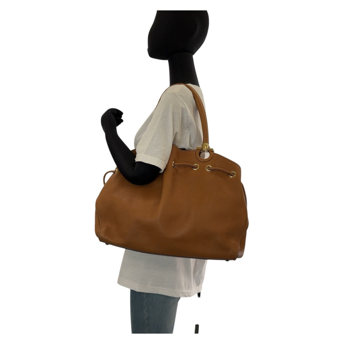 13371
Salvatore Ferragamo サルヴァトーレフェラガモ ガンチーニ ライトブラウン キャメル ゴールド金具 レザー トートバッグ ショルダーバッグ  レディース