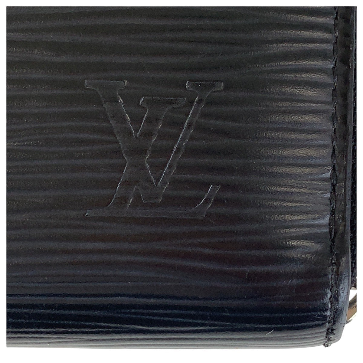 16646
LOUIS VUITTON ルイヴィトン エピ ジッピーウォレット ノワール ブラック 黒 シルバー金具 レザー M61857 長財布 ラウンドファスナー  メンズ