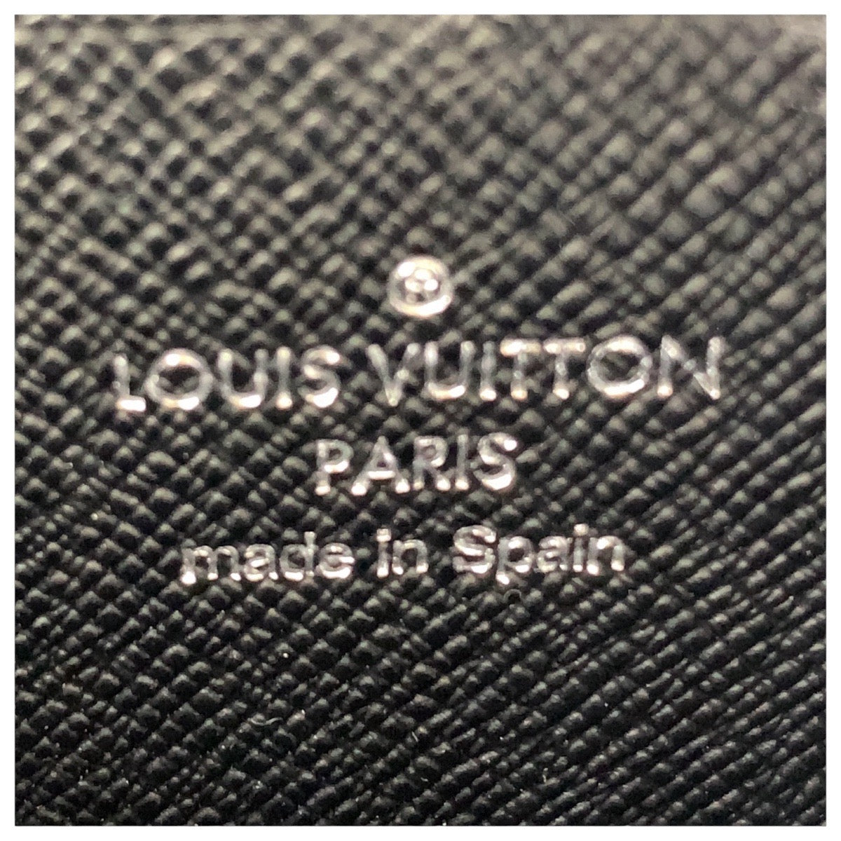 16646
LOUIS VUITTON ルイヴィトン エピ ジッピーウォレット ノワール ブラック 黒 シルバー金具 レザー M61857 長財布 ラウンドファスナー  メンズ