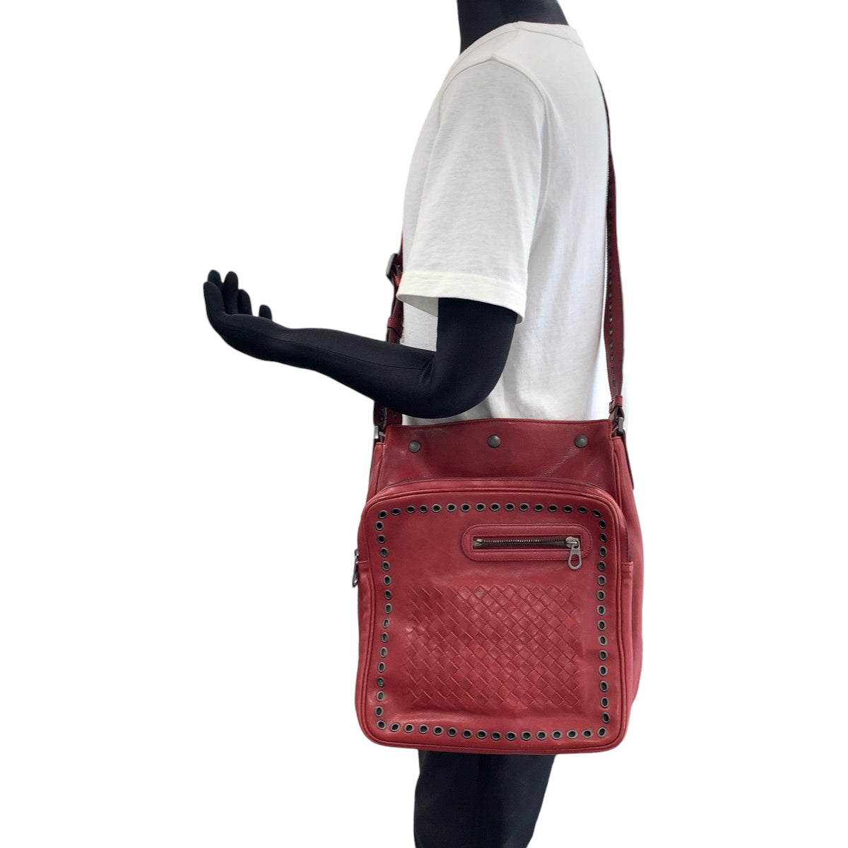 13397
BOTTEGAVENETA ボッテガヴェネタ イントレチャート 男女兼用 レッド シルバー金具 レザー ショルダーバッグ メッセンジャーバッグ  メンズ AB33