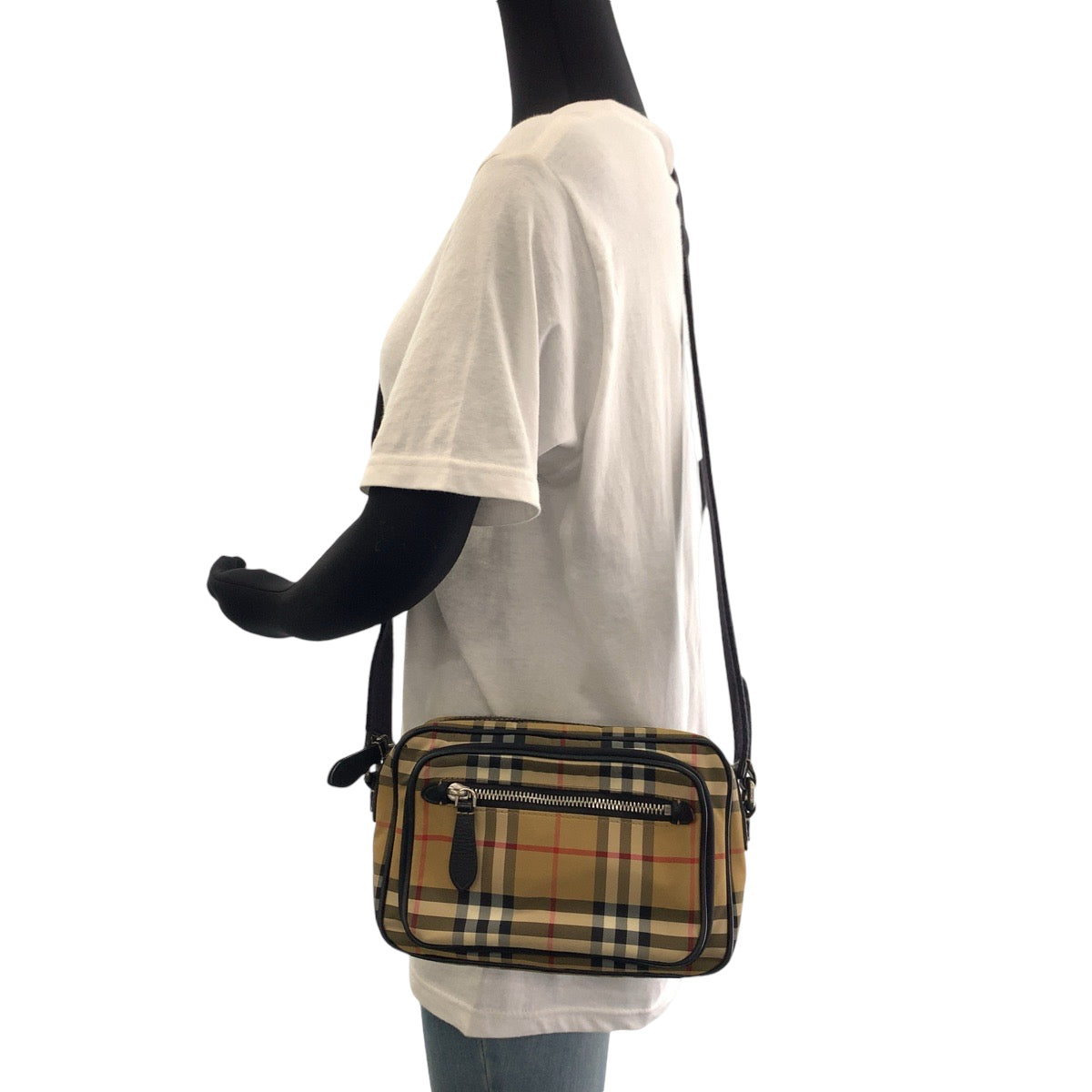 13402
BURBERRY バーバリー チェック柄 男女兼用 ブラウン ブラック シルバー金具 ナイロン ショルダーバッグ ポシェット  メンズ