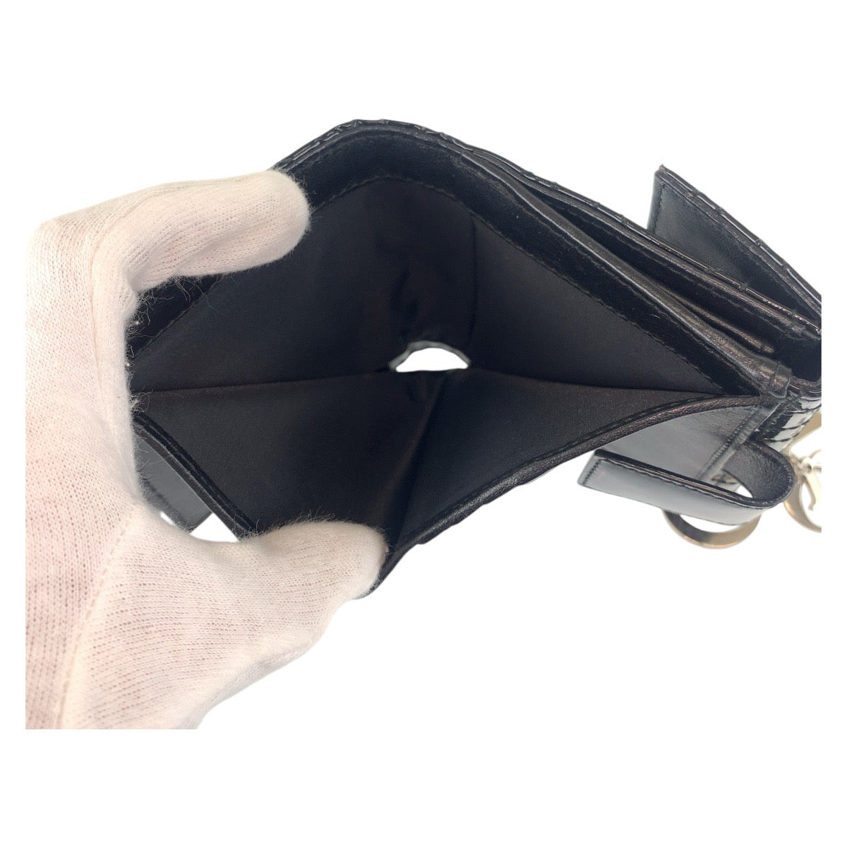 112834
Dior ディオール カナージュ ブラック 黒 シルバー金具 パテントレザー 折財布 コンパクトウォレット  レディース