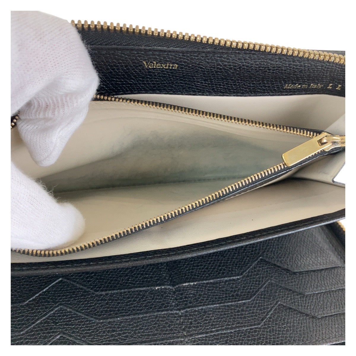 13408
Valextra ヴァレクストラ 男女兼用 ブラック ゴールド金具 レザー 長財布 ラウンドファスナー  メンズ