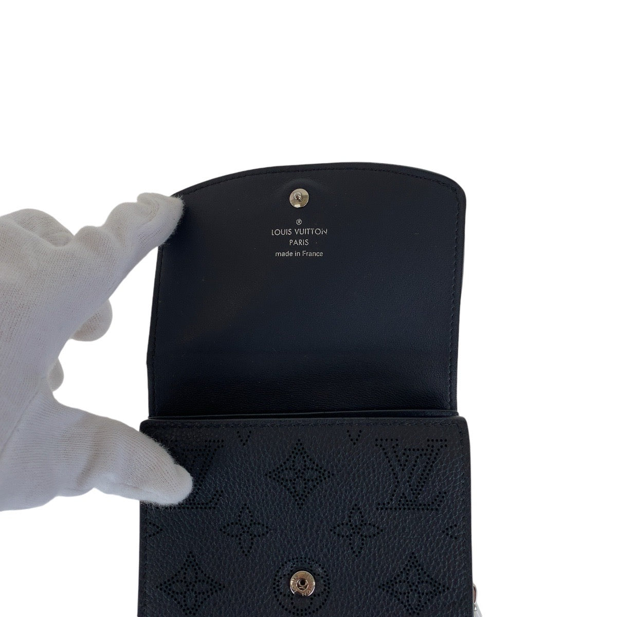 13409
LOUIS VUITTON ルイヴィトン モノグラム マヒナ ポルトフォイユ イリス コンパクト ブラック 黒 シルバー金具 レザー M62540 折財布 コンパクトウォレット 男女兼用  レディース
