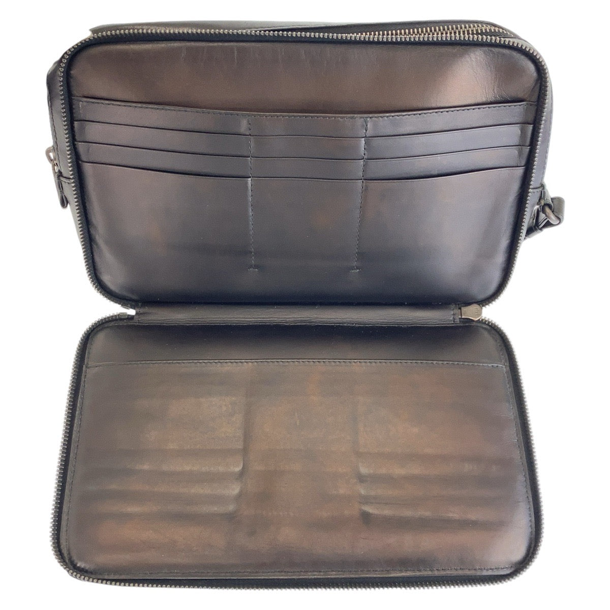 13418
BOTTEGAVENETA ボッテガヴェネタ イントレチャート ブラック 黒 ガンメタ金具 レザー セカンドバッグ クラッチバッグ  メンズ
