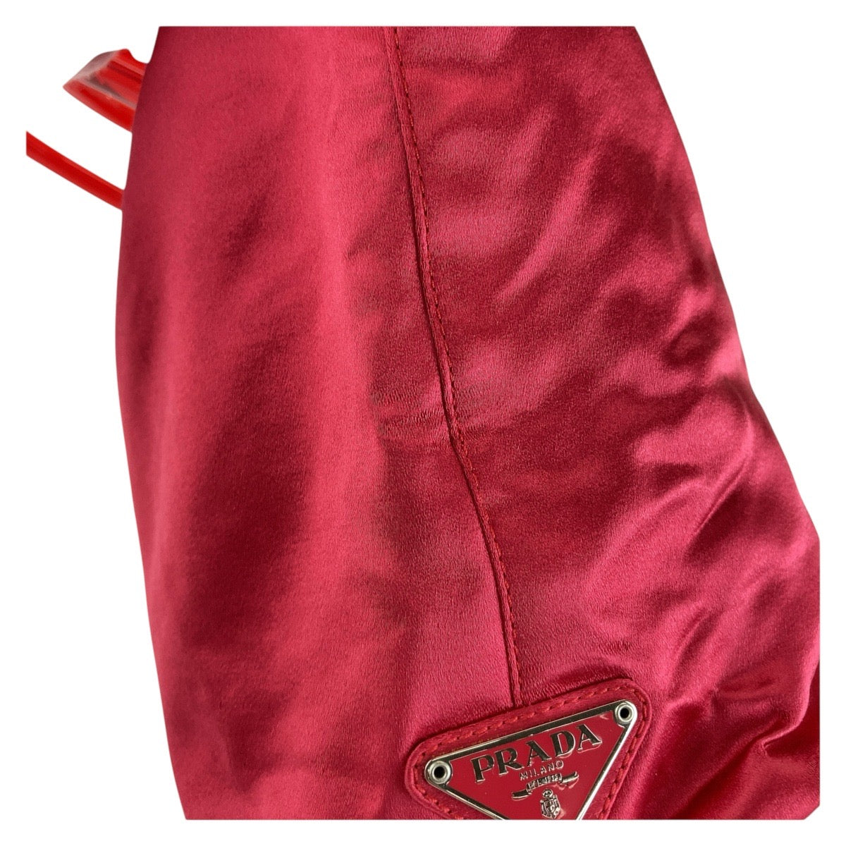 13422
PRADA プラダ 三角ロゴプレート レッド シルバー金具 サテン / プラスチック トートバッグ ハンドバッグ  レディース