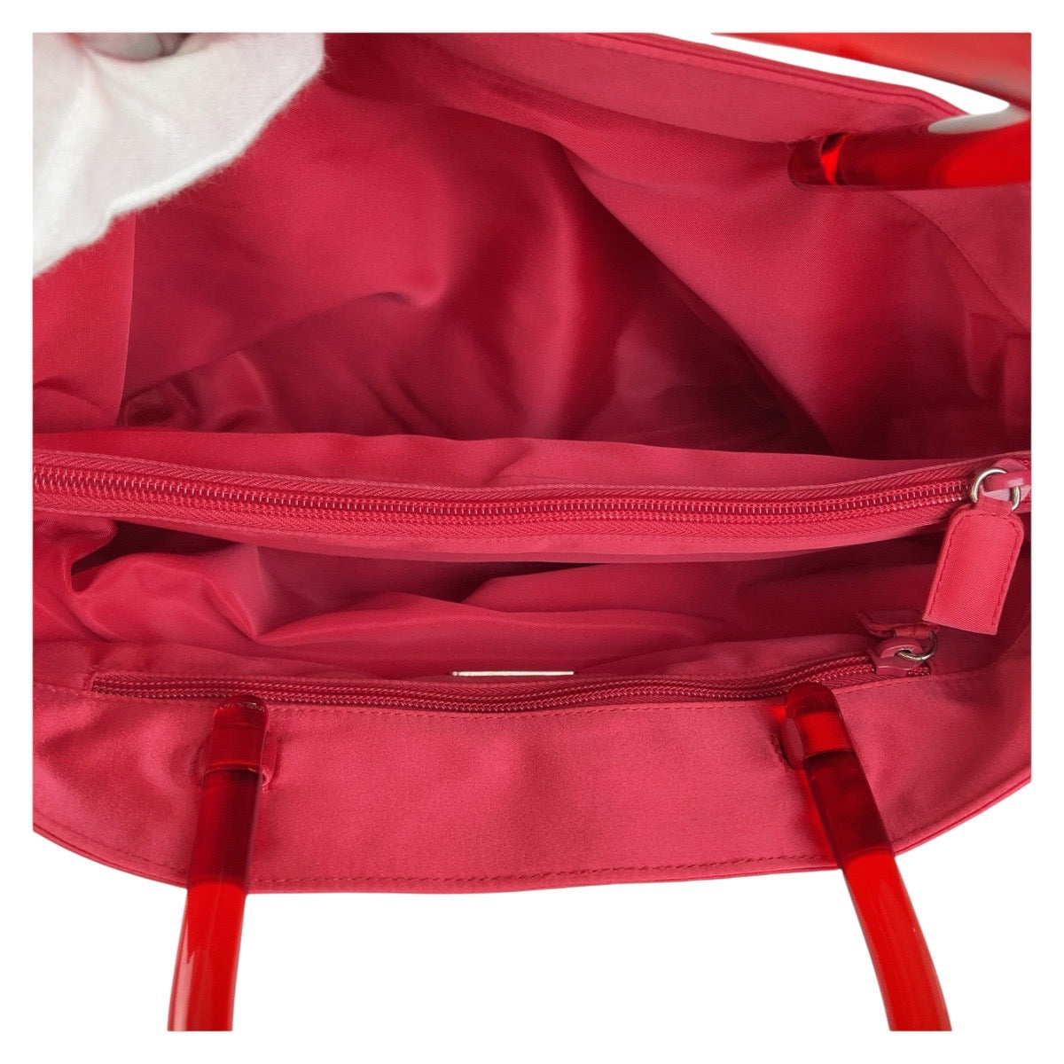 13422
PRADA プラダ 三角ロゴプレート レッド シルバー金具 サテン / プラスチック トートバッグ ハンドバッグ  レディース
