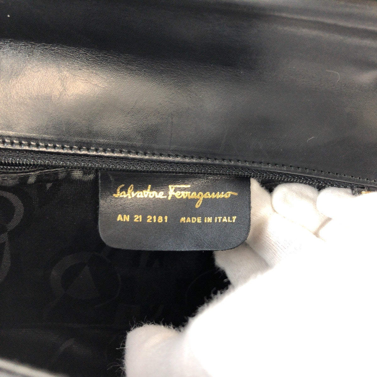 13457
Salvatore Ferragamo サルヴァトーレフェラガモ ガンチーニ ブラック 黒 ゴールド金具 レザー ハンドバッグ ショルダーバッグ 2way  レディース