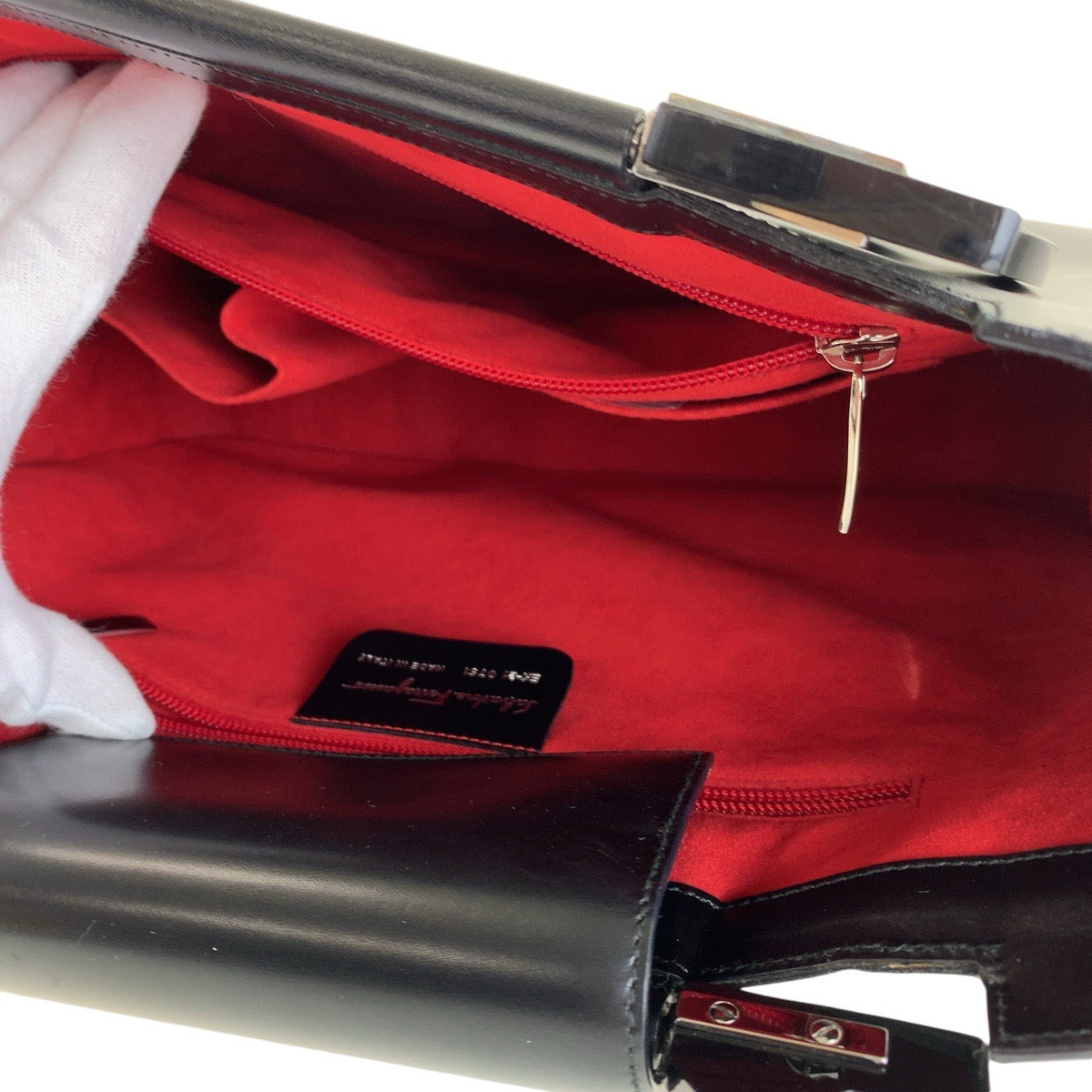 13497
Salvatore Ferragamo サルヴァトーレフェラガモ ガンチーニ ブラック レッド 黒 ゴールド金具 レザー トートバッグ ショルダーバッグ  レディース A26