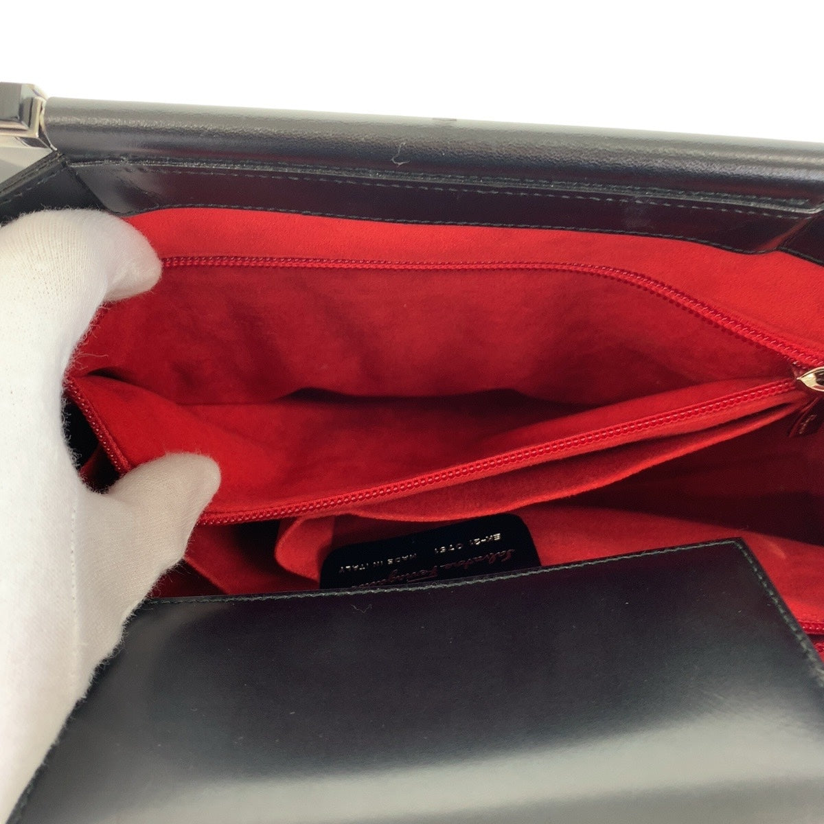 13497
Salvatore Ferragamo サルヴァトーレフェラガモ ガンチーニ ブラック レッド 黒 ゴールド金具 レザー トートバッグ ショルダーバッグ  レディース A26