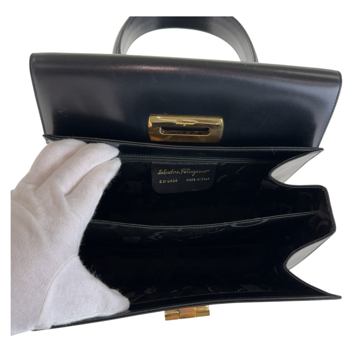 13508
Salvatore Ferragamo サルヴァトーレフェラガモ ガンチーニ ブラック 黒 ゴールド金具 レザー ハンドバッグ  レディース ABP33
