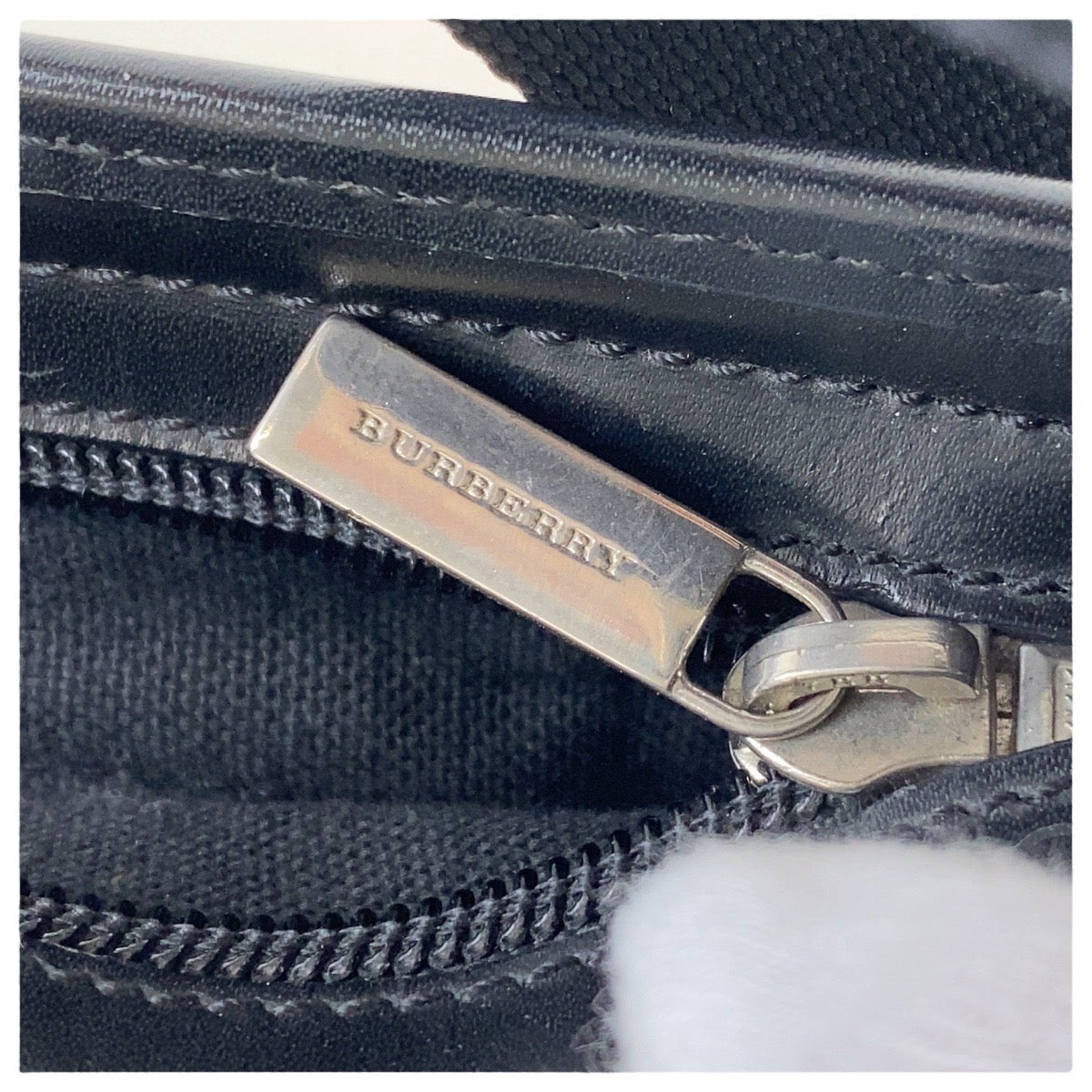 13510
BURBERRY バーバリー チェック柄 ベージュ シルバー金具 キャンバス ショルダーバッグ ポシェット 男女兼用  レディース