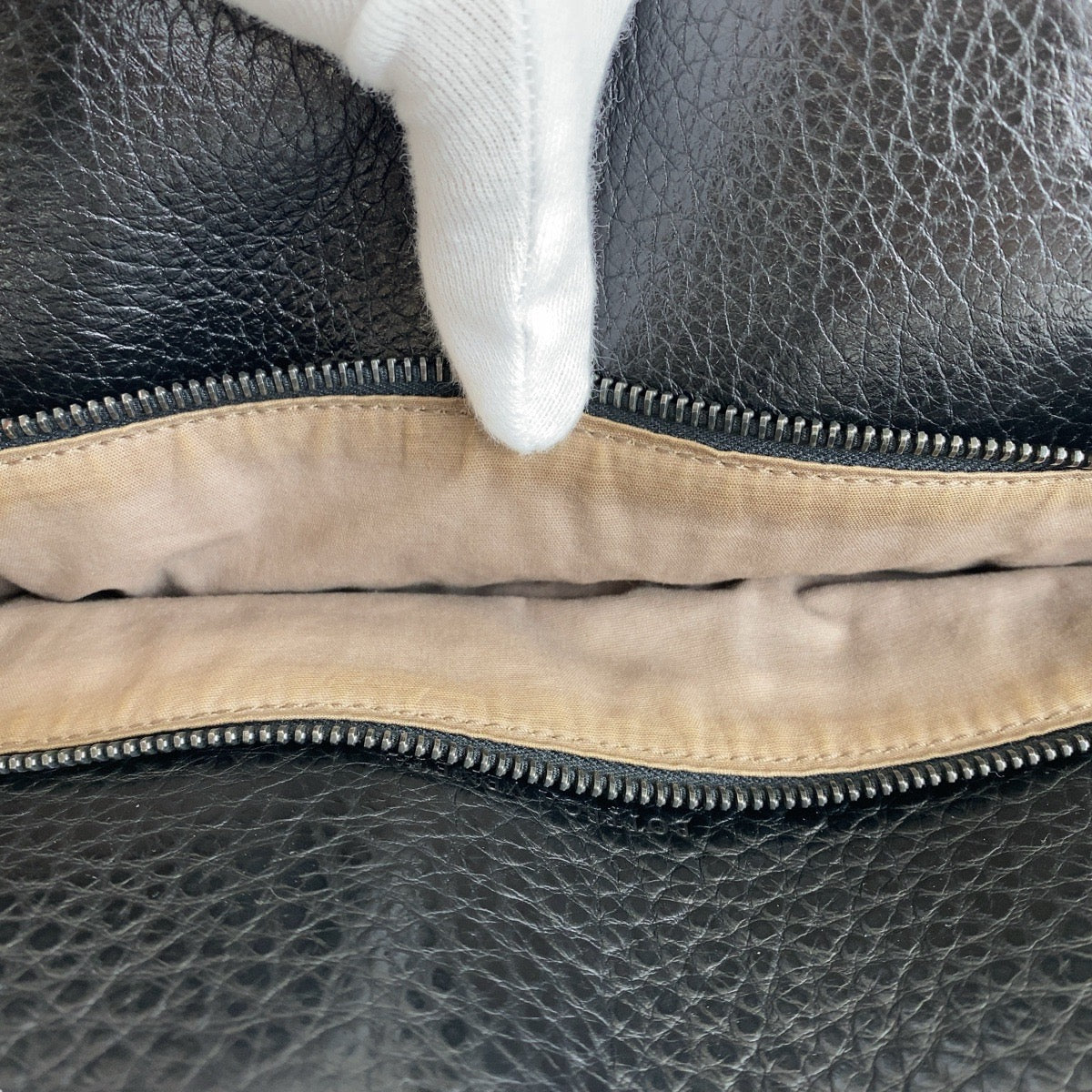 13515
BOTTEGAVENETA ボッテガヴェネタ イントレチャート ブラック 黒 ガンメタ金具 レザー ビジネスバッグ ブリーフケース A4収納  メンズ