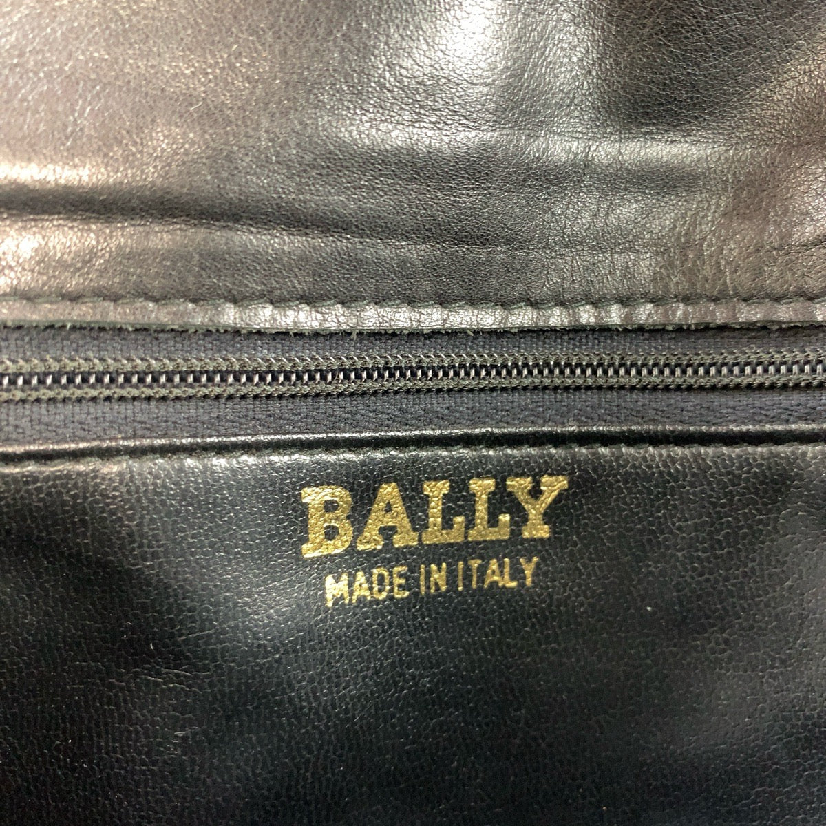 13521
BALLY バリー ブラック 黒 ゴール金具 パテントレザー ショルダーバッグ ポシェット  レディース