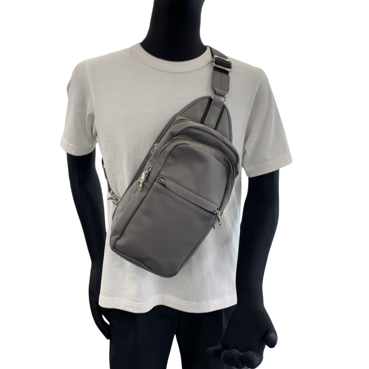 13523
TAKEO KIKUCHI タケオキクチ グレー シルバー金具 レザー ボディバッグ ボムバッグ メンズ AB5
