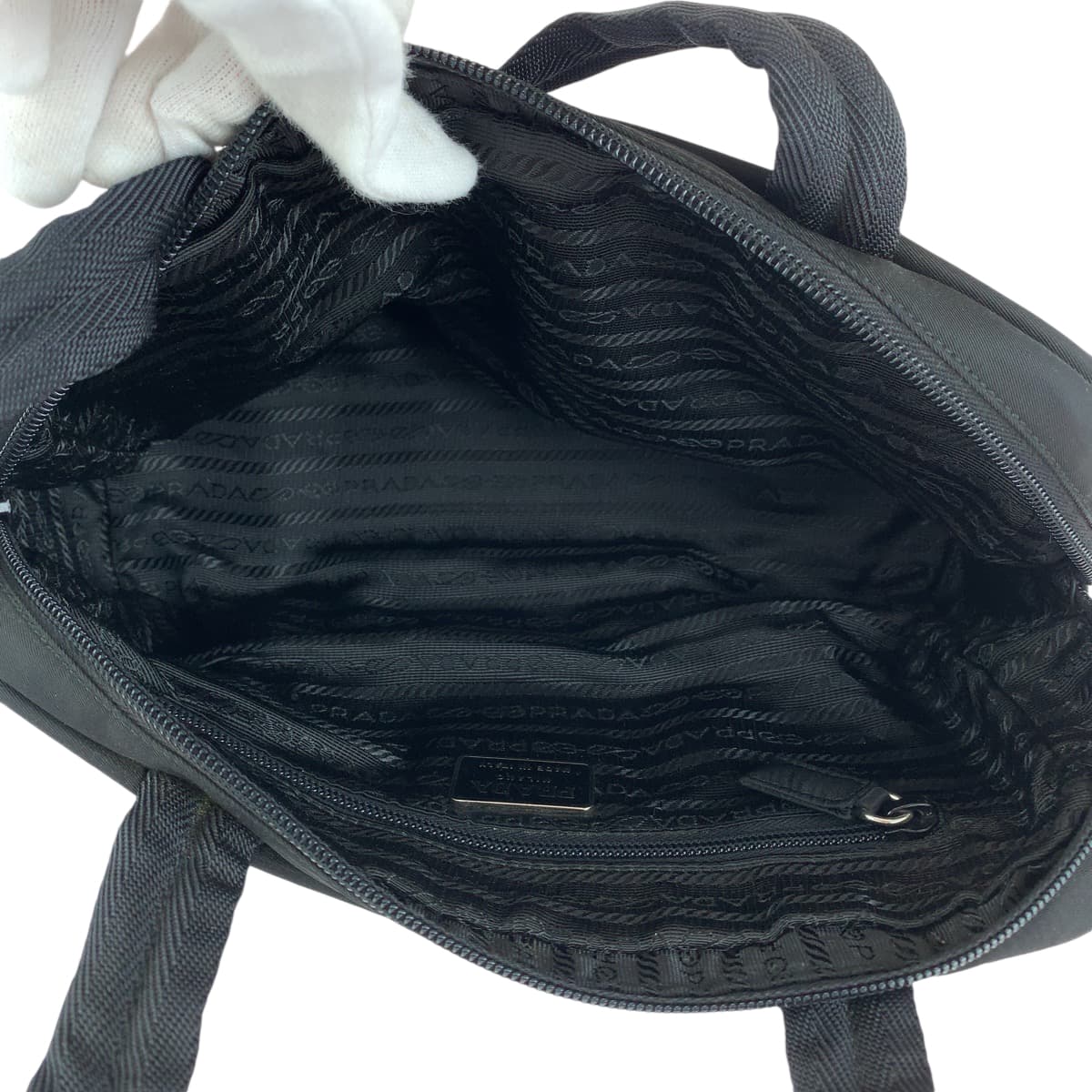 13530
PRADA プラダ 三角ロゴプレート ブラック 黒 シルバー金具 ナイロン ハンドバッグ ショルダーバッグ ミニボストンバッグ  レディース