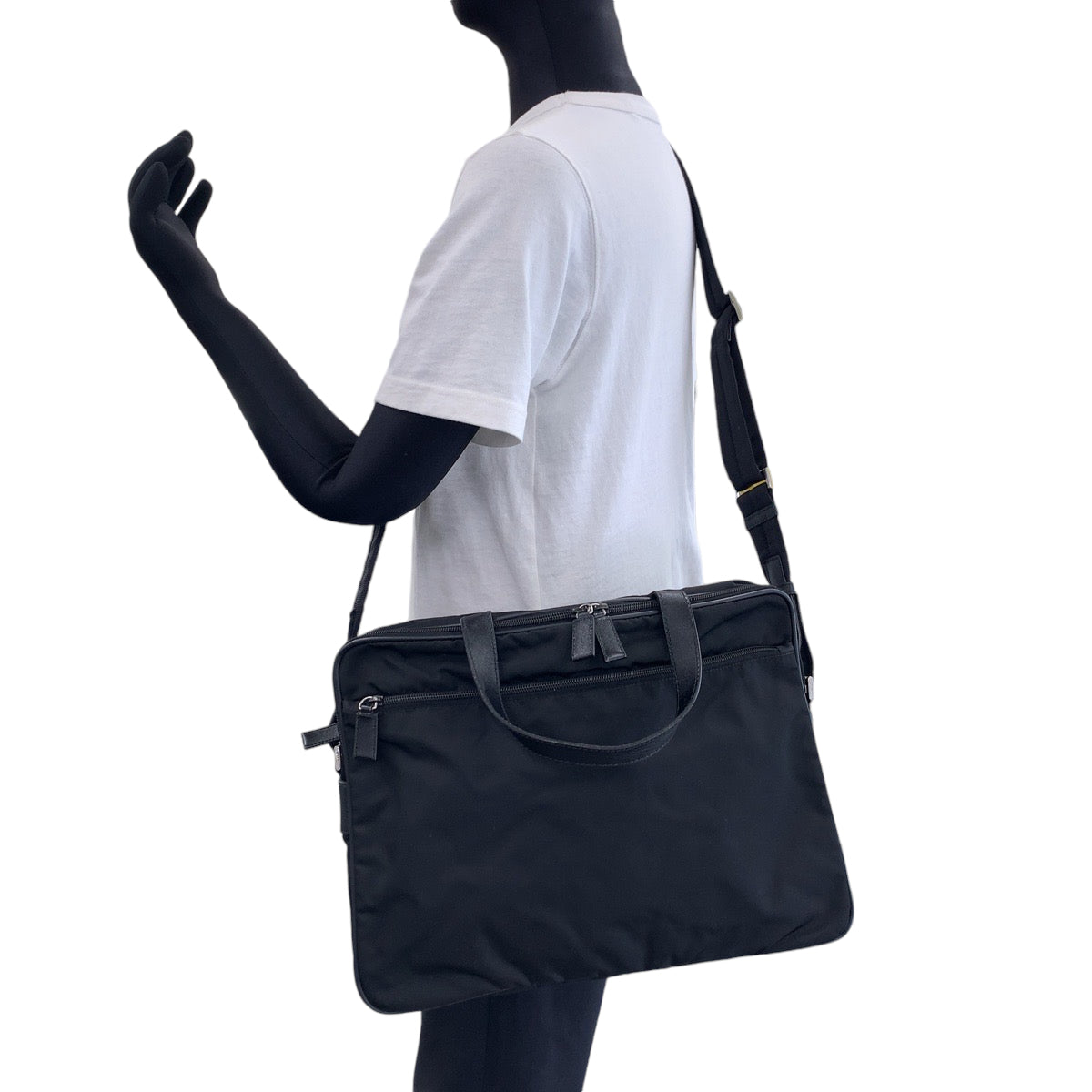 13548
PRADA プラダ テスート 三角ロゴプレート ブラック 黒 シルバー金具 ナイロン ショルダーバッグ ビジネスバッグ 2way  メンズ