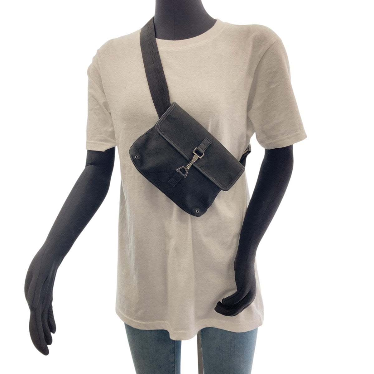 13561
GUCCI グッチ ブラック 黒 シルバー金具 GGキャンバス ボディバッグ バムバッグ ウエストポーチ  レディース