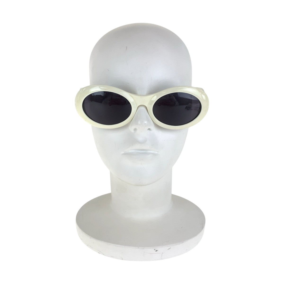 14145
GUCCI グッチ ヴィンテージ インターロッキング ホワイト シルバー金具 プラスチック 140 GG 2400/N/S C29 56◻︎22 サングラス 男女兼用 オーバル  レディース