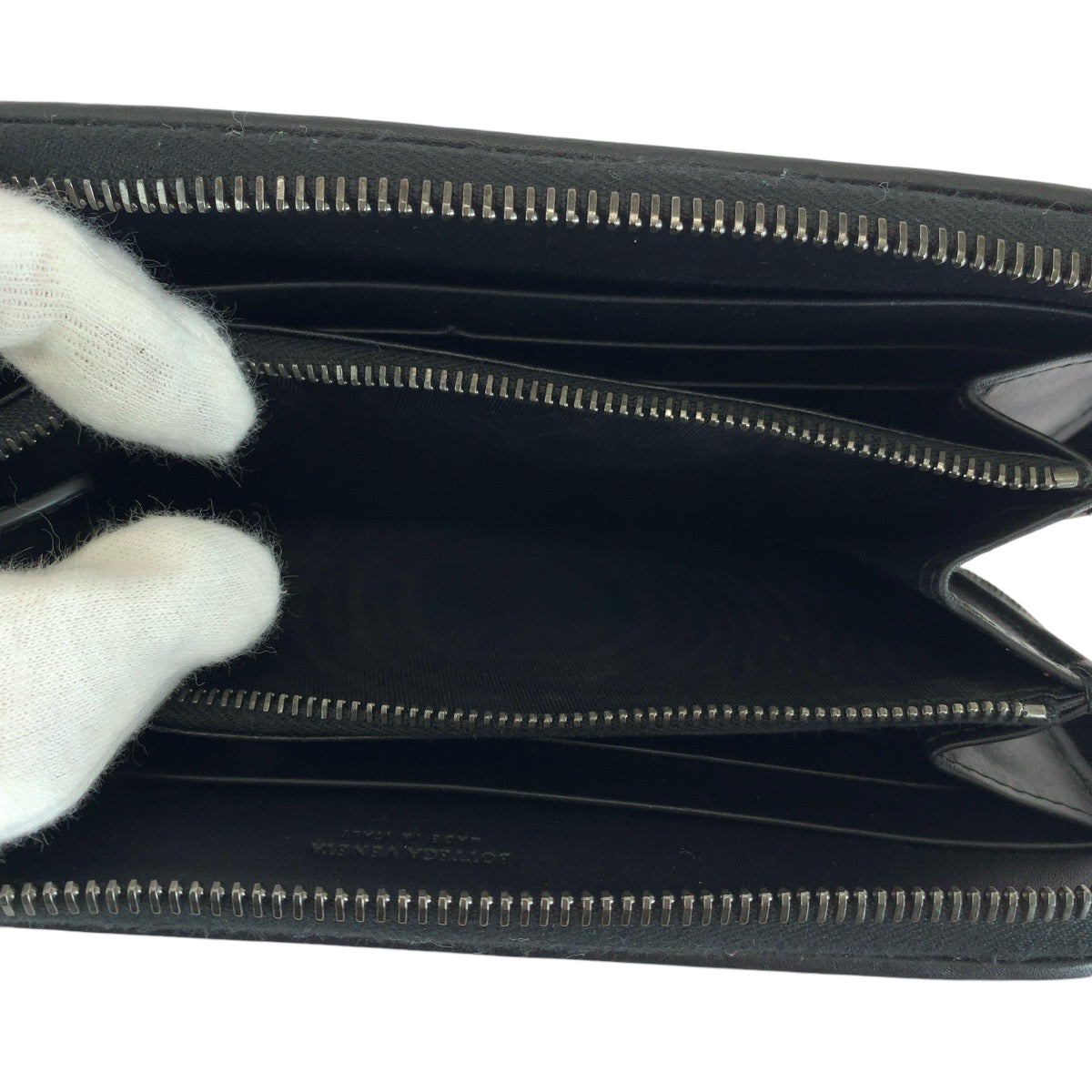 13617
BOTTEGAVENETA ボッテガヴェネタ イントレチャート ブラック 黒 シルバー金具 カーフ 長財布 ラウンドファスナー  メンズ