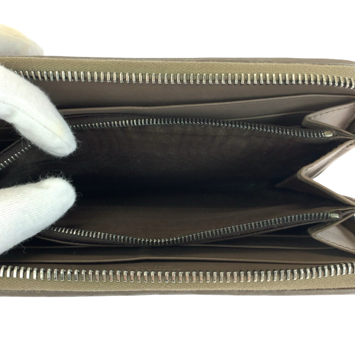 12832
BOTTEGAVENETA ボッテガヴェネタ イントレチャート ブラウン シルバー金具 カーフ 長財布 ラウンドファスナー  メンズ