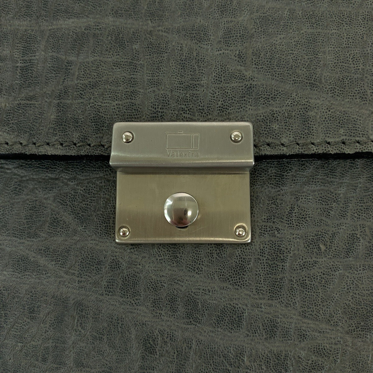 13631
Valextra ヴァレクストラ グレー シルバー金具 エレファント ショルダーバッグ 肩掛け  レディース