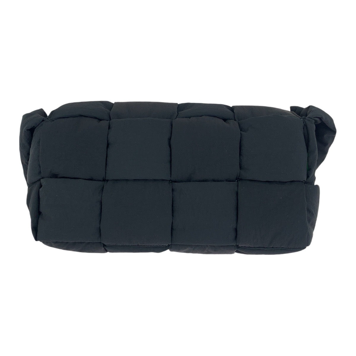 13651
BOTTEGAVENETA ボッテガヴェネタ パデッド テック カセット ブラック 黒 パラキート ナイロン P02847524E クロスボディバッグ ショルダーバッグ 男女兼用  メンズ