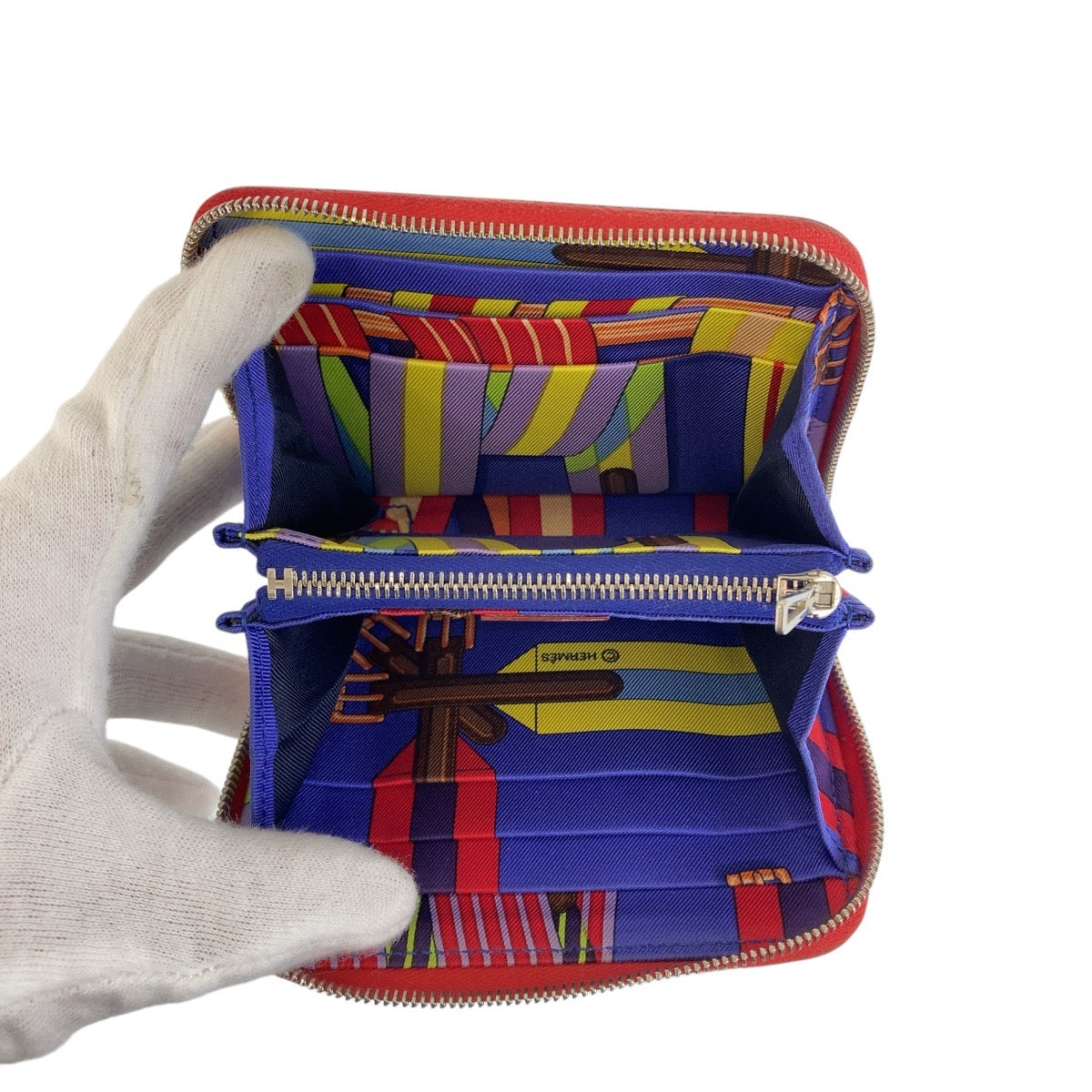 13652
HERMES エルメス アザップシルクイン コンパクト ブーゲンビリア レッド シルバー金具 ヴォーエプソン / シルク 折財布 コンパクトウォレット R刻印  レディース ABP42