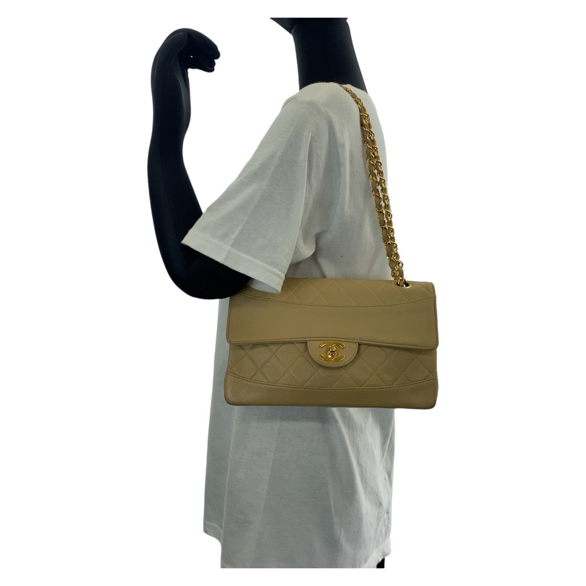 13744
CHANEL シャネル ヴィンテージ マトラッセ ココマーク ターンロック ベージュ ゴールド金具 ラムスキン ショルダーバッグ ポシェット  レディース