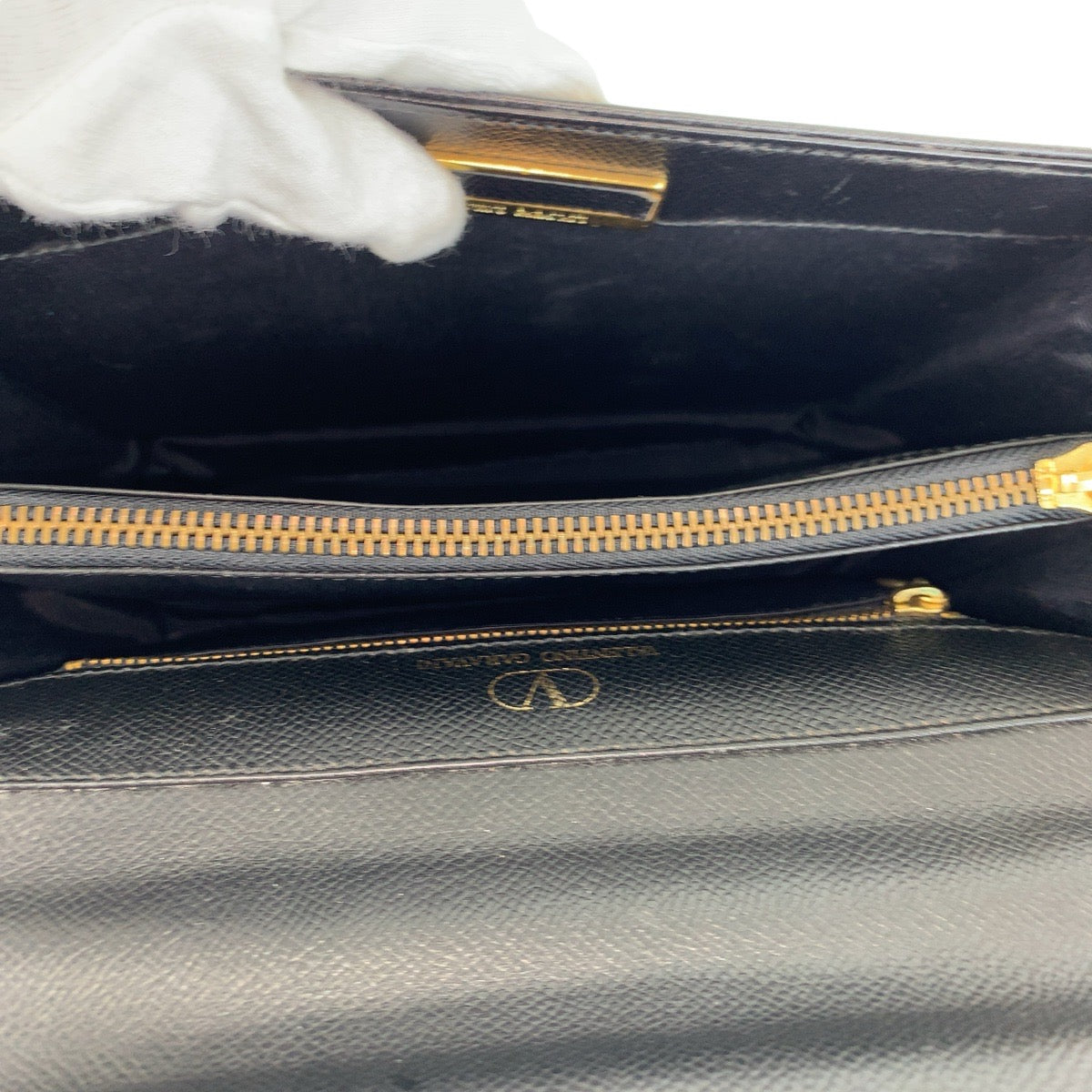 13667
Valentino Garavani ヴァレンティノ ガラヴァーニ ヴィンテージ ブラック 黒 ゴールド金具 レザー ハンドバッグ  レディース A39