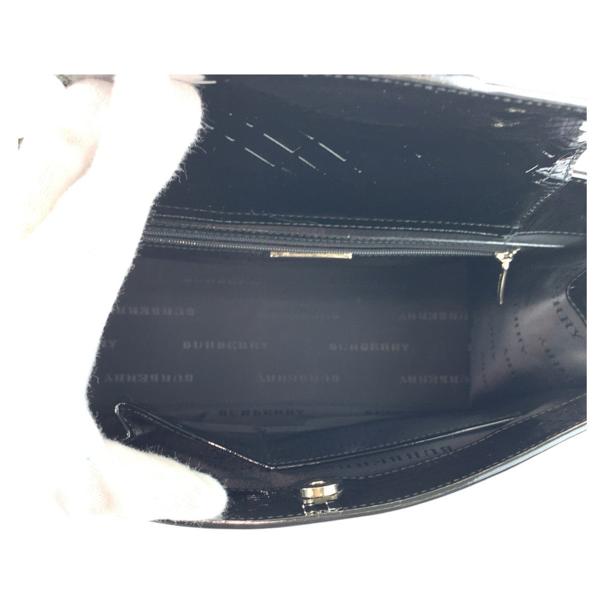 17980
BURBERRY バーバリー チェック柄 型押し ブラック 黒 シルバー金具 パテントレザー トートバック ショルダーバッグ  レディース A40