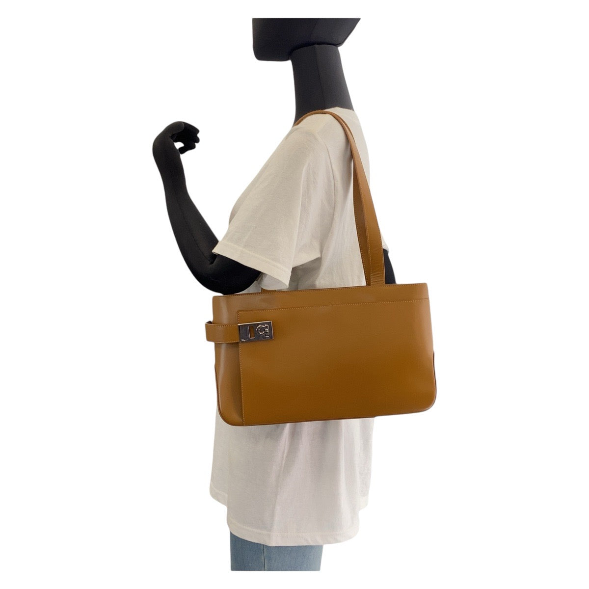 13688
Salvatore Ferragamo サルヴァトーレフェラガモ ヴィンテージ ガンチーニ ライトブラウン キャメル シルバー金具 レザー トートバッグ ショルダーバッグ  レディース